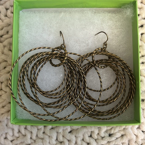 Beautiful Necklace and Earring Set - Picture 4 of 4